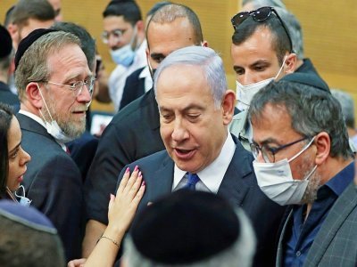 Le Premier ministre israélien sortant Benjamin participe à une session spéciale du Parlement pour élire un nouveau président, à Jérusalem le 2 juin 2021 - RONEN ZVULUN [POOL/AFP]