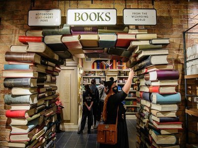 Des personnes dans le magasin Harry Potter de New York, le 3 juin 2021 - Angela Weiss [AFP]