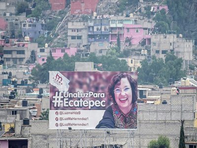Une affiche électorale du parti Morena dans une rue d'Ecatepec, le 3 juin 2021 au Mexique - PEDRO PARDO [AFP]