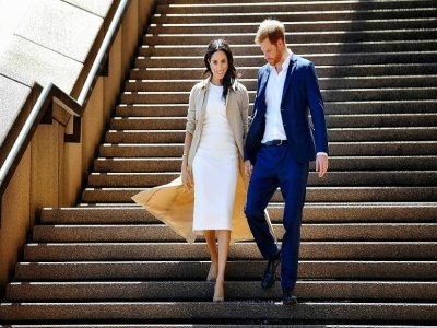 Harry et Meghan descendent les marches de l'opéra de Sydney le 16 octobre 2018 - STR [AFP/Archives]
