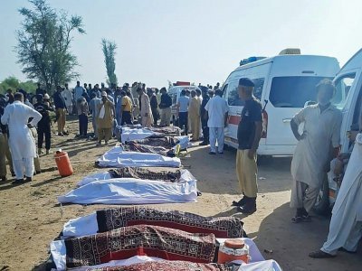 Les corps de victimes d'un accident de train, le 7 juin 2021 à Daharki, dans le nord du Pakistan - - [AFP]