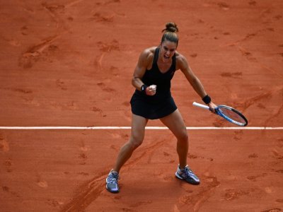 La Grecque Maria Sakkari célèbre sa victoire contre Iga Swiatek en dans son quart de finale de Roland-Garros, le 9 juin 2021 à Paris. - Christophe ARCHAMBAULT [AFP]