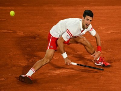 Le Serbe Novak Djokovic face à l'Espagnol Rafael Nadal en demi-finale de Roland-Garros, le 11 juin 2021 - Anne-Christine POUJOULAT [AFP]