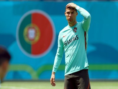 Cristiano Ronaldo à l'entraînement avec le Portugal à Budapest le 11 juin 2021 - FERENC ISZA [AFP/Archives]