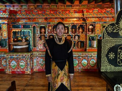 Baima, une Tibétaine de 27 ans, s'est lancée dans l'hôtellerie, encouragée par Pékin, le 4 juin 2021 à Tashigang - Hector RETAMAL [AFP]