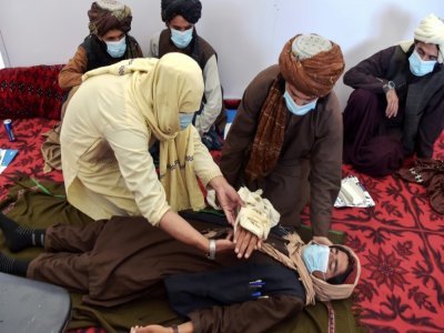 Des combattants talibans participent à une formation aux premiers soins, à Andar, en Afghanistan, le 3 juin 2021 - WAKIL KOHSAR [AFP/Archives]