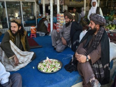 Des habitants d'Andar, une zone sous contrôle des talibans, dans le centre-est de l'Afghanistan, le 3 juin 2021. - WAKIL KOHSAR [AFP/Archives]