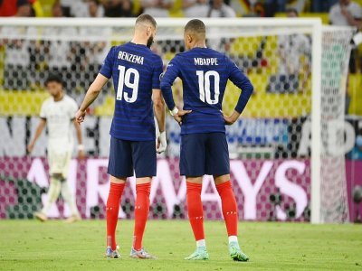 Karim Benzema et Kylian Mbappé pendant le match France-Allemagne de l'Euro le 15 juin 2021 à Munich - FRANCK FIFE [POOL/AFP]
