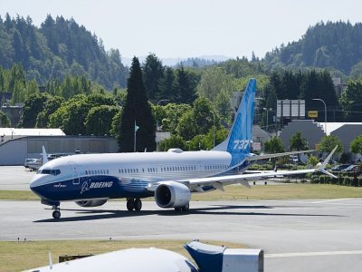 Un Boeing MAX 737-10 se prépare pour son décollage inaugural à l'aéroport de Renton, dans l'Etat de Washington, le 18 juin 2021 - STEPHEN BRASHEAR [GETTY IMAGES NORTH AMERICA/AFP]