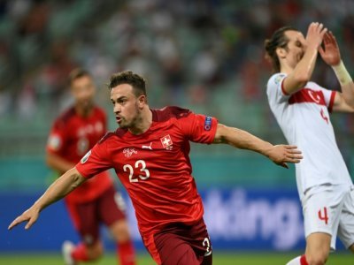 Le milieu de terrain suisse Xherdan Shaqiri marque le 3e but, et son 2e du match contre la Turquie, lors de la 2e journée du groupe A à l'Euro 2020, le 20 juin 2021 à Bakou - OZAN KOSE [POOL/AFP]