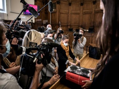 Valérie Bacot à son arrivée au palais de justice de Chalon-sur-Saône, le 21 juin 2021 - JEFF PACHOUD [AFP]