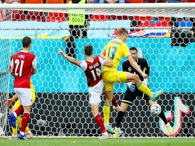 Le milieu de terrain autrichien Christoph Baumgartner, ouvre le score face à l'Ukraine, lors de la 3e journée du groupe C à l'Euro 2020, le 21 juin 2021 à Bucarest - MARKO DJURICA [POOL/AFP]
