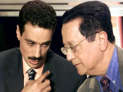 Omar Raddad et son avocat Me Jacques Vergès, le 07 octobre 1998 à Paris - THOMAS COEX [AFP/Archives]