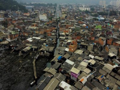 Vue aérienne de la favela sur pilotis Dique da Vila Gilda, à Santos (sud-est du Brésil), le 10 juin 2021 - Miguel SCHINCARIOL [AFP]