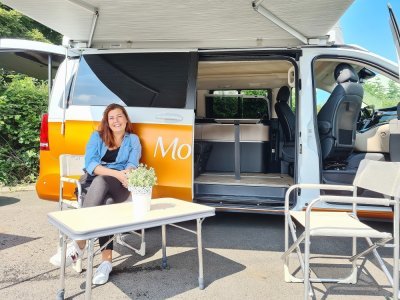 "Avec un van on peut faire ce qu'on veut quand on le veut sans aucune contrainte", confie Charlotte Pitel, responsable de MooveCamp à Grenthenville.
