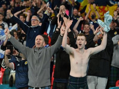 Des supporters écossais dans le parcage visiteurs à Wembley à l'occasion du match contre l'Angleterre dans le groupe D de l'Euro, le 18 juin 2021 - JUSTIN TALLIS [POOL/AFP/Archives]