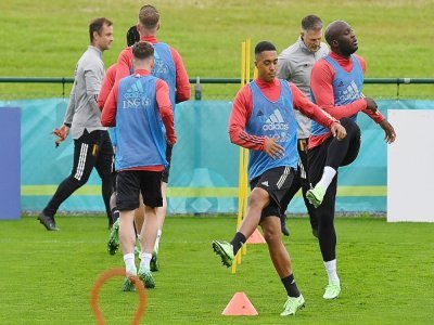 Youri Tielemans (C), Romelu Lukaku et leurs coéquipiers belges lors d'une séance d'entraînement à Tubize, le 30 juin 2021, à trois jours du match contre l'Italie - JOHN THYS [AFP]
