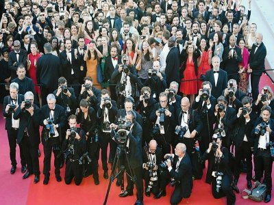 Public et photographes devant le tapis rouge à Cannes, le 19 mai 2018 - Antonin THUILLIER [AFP/Archives]