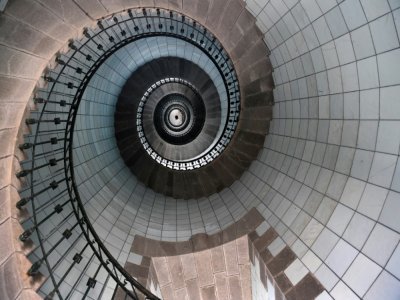 L'escalier du phare à Plouguerneau (Bretagne), le 28 juin 2021 - Fred TANNEAU [AFP]