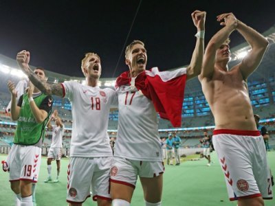 Les joueurs danois célébrant leur qualification pour les demi-finales de l'Euro après leur victoire 2-1 contre la République tchèque, le 3 juillet 2021 à Bakou. - NAOMI BAKER [POOL/AFP/Archives]