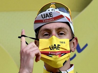 Le Slovène Tadej Pogacar sur le podium arès la 9e étape du Tour de France, le 4 juillet 2021 à Tignes - Philippe LOPEZ [AFP]