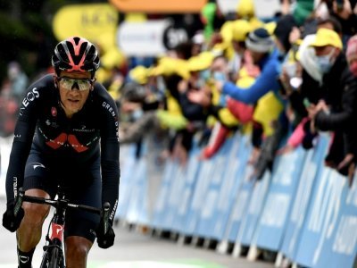 L'Equatorien Richard Carapaz franchit la ligne de la 9e étape du Tour de France, le 4 juillet 2021 à Tignes - Philippe LOPEZ [AFP]