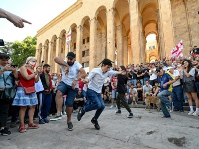 Rassemblement anti-LGBTQ avant la marche des fiertés prévue à Tbilissi le 5 juillet 2021 - Vano SHLAMOV [AFP]
