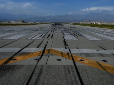 La piste d'atterrissage de la base aérienne de Bagram, au nord de Kaboul, le 5 juillet 2021 - WAKIL KOHSAR [AFP]