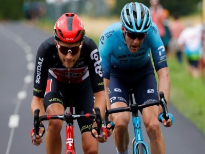 Le Belge Tosh Van der Sande (g) et le Canadien Hugo Houle, lors de leur échappée dans la 10e étape du Tour de France, disputée entre Albertville et Valence - Thomas SAMSON [AFP]
