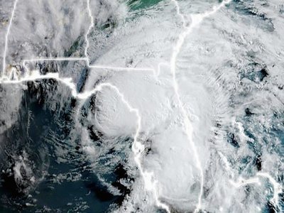 Image satellite montrant la tempête Elsa à environ 70 kilomètres de Tampa, en Floride, le 7 juillet 2021 - Handout [NASA/NOAA/AFP]