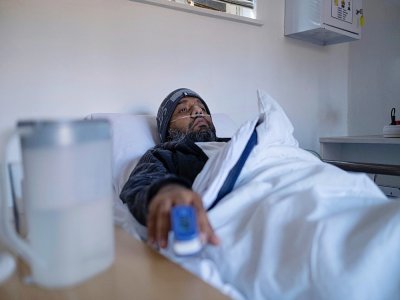 Un malade du Covid-19 dans un centre de soins à Johannesburg, le 12 juillet 2021 - Emmanuel Croset [AFP]