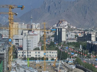 Vue générale de nouvelles constructions le 3 juin 2021 à Lhassa, dans la région autonome du Tibet - Hector RETAMAL [AFP]