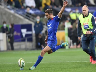 L'arrière français Melvyn Jaminet tape une pénalité contre l'Australie le 13 juillet 2021 à Melbourne - Simon BAKER [AFP]