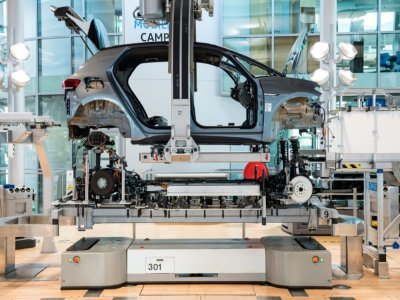 Ligne de fabrication de la Volkswagen ID 3, électrique, à Dresde, en Allemagne, le 8 juin 2021 - JENS SCHLUETER [AFP/Archives]