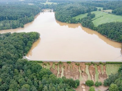 Vue aérienne du barrage  Steinbach à Euskirchen (Allemagne), endommagé après des pluies diluviennes le 16 juillet 2021 - SEBASTIEN BOZON [AFP]