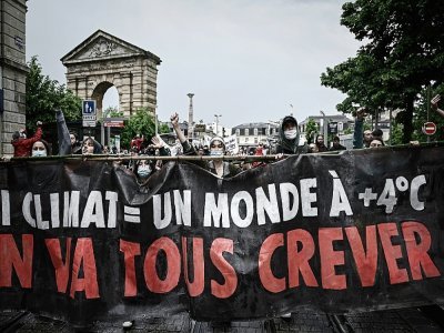 Une manifestation contre le projet de loi climat à Bordeaux le 9 mai 2021 - Philippe LOPEZ [AFP]