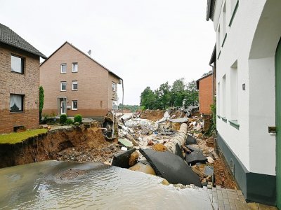 Une route détruite par les inondations à Blessem (Allemagne), le 16 juillet 2021 - SEBASTIEN BOZON [AFP]