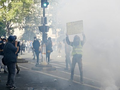 Heurts en marge d'une mobilisation contre le pass sanitaire à Paris, le 24 juillet 2021 - Sameer Al-DOUMY [AFP]