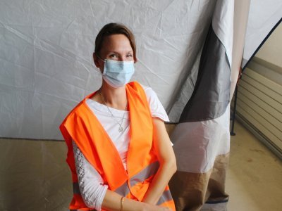 Toujours en déplacement, Hélène Vauléon, directrice qualité du groupe Degrenne, a enfin pu se faire vacciner. - Cassandre Dewaegeneire