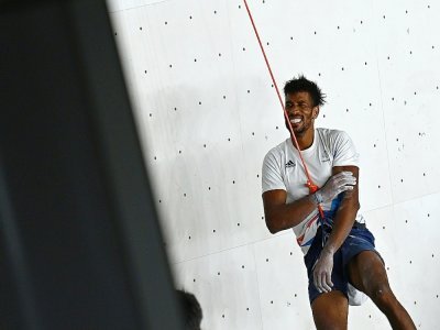 Le Français Bassa Mawem au cours de l'épreuve de difficulté en escalade, le 3 août 2021 aux Jeux olympiques de Tokyo - MOHD RASFAN [AFP]