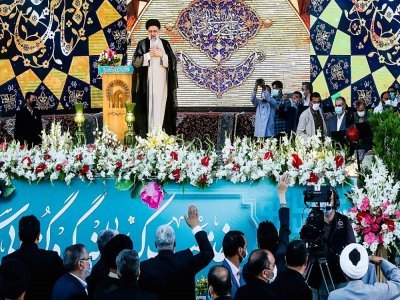 Le président élu de l'Iran, Ebrahim Raïssi, prononce un discours au sanctuaire de l'Imam Reza dans la ville de Mashhad, dans le nord-est de l'Iran, le 22 juin 2021 - Mohsen Esmaeilzadeh [ISNA NEWS AGENCY/AFP]