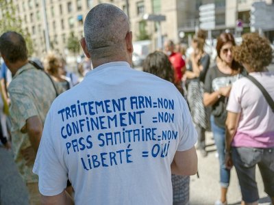 Manifestation contre la vaccination obligatoire des soignants le 5 août 2021 devant l'hôpital de la Timone à Marseille - Christophe SIMON [AFP]