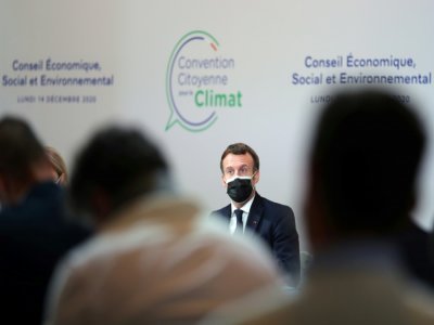 Le président Emmanuel Macron lors d'une réunion avec les membres de la Convention citoyenne sur la climat, le 14 décembre 2020 à Paris - Thibault Camus [POOL/AFP]