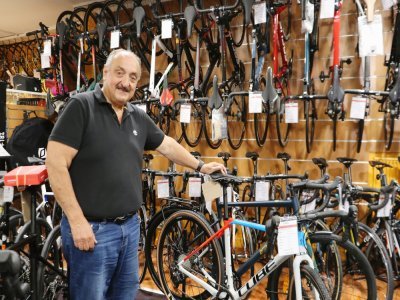 Patrice Desmeulle, le directeur commercial de Rouen Bike, explique avoir augmenté son chiffre d'affaires de 35 % entre avril 2020 et avril 2021.