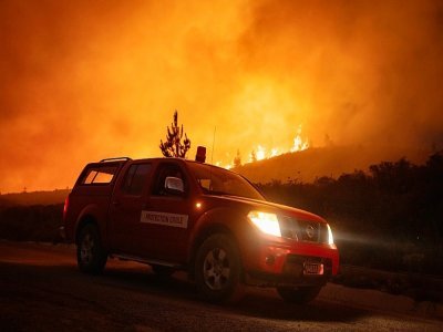 Un véhicule de la protection civile sur le site d'un feu de forêt dans la région de Chefchaouen, le 15 août 2021 au Maroc - FADEL SENNA [AFP]