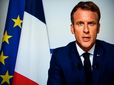 Le président de la République Emmanuel Macron lors de son allocution télévisée à propos de la situation en Afghanistan, depuis le fort de Brégançon, à Bormes-les-Mimosas (Var), le 16 août 2021 - Christophe ARCHAMBAULT [AFP]