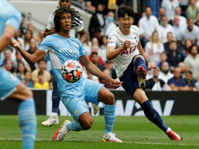 L'attaquant sud-coreén de Tottenham, Son Heung-Min, marque l'unique but du match contre Manchester City, lors de la 1re journée de Premier League, le 15 août 2021 au Tottenham Hotspur Stadium à Londres - Adrian DENNIS [AFP/Archives]