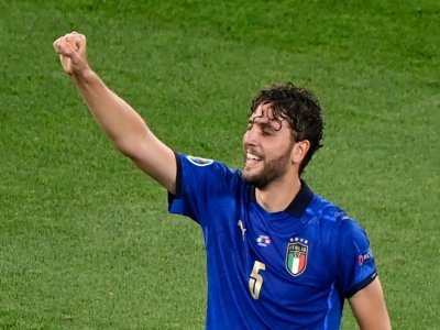 La joie du milieu de terrain italien Manuel Locatelli, après avoir ouvert le score face à la Suisse, lors de leur match de poule  à l'Euro 2020, le 16 juin 2021 au Stade Olympique à Rome - Riccardo Antimiani [POOL/AFP/Archives]