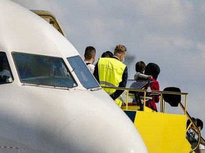 Des réfugiés afghans, évacués de Kaboul vers Dubaï, arrivent à l'aéroport de Copenhague le 22 août 2021 - Mads Claus Rasmussen [Ritzau Scanpix/AFP]