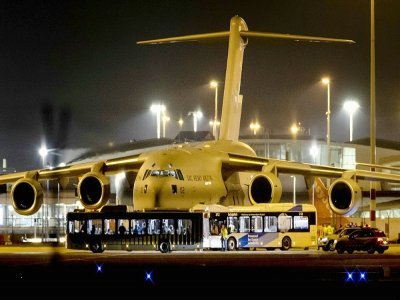 Des Afghans débarquent d'un avion C-17 à l'aéroport de Schipol, près d'Amsterdam, le 18 août 2021 aux Pays-Bas - Koen van Weel [ANP/AFP/Archives]